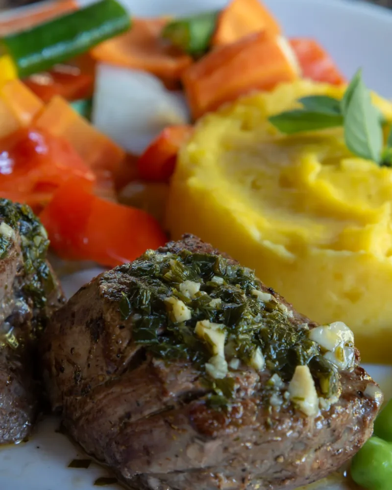 Pousada Vilangelim - Filé com Purê de Mandioquinha